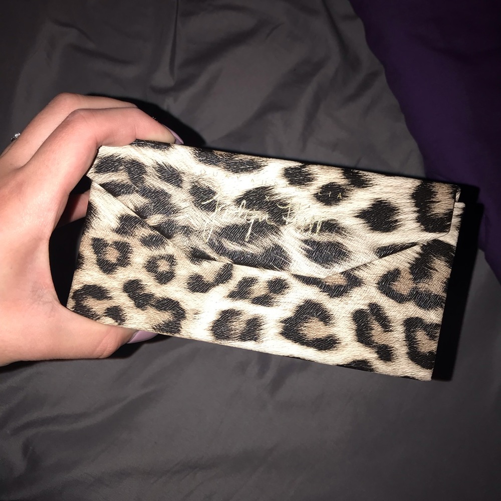 QUAY X Jaclyn Hill sunglasses case